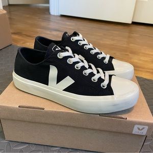 Veja WATA II LOW CANVAS BLACK PIERRE, size 40, black and white